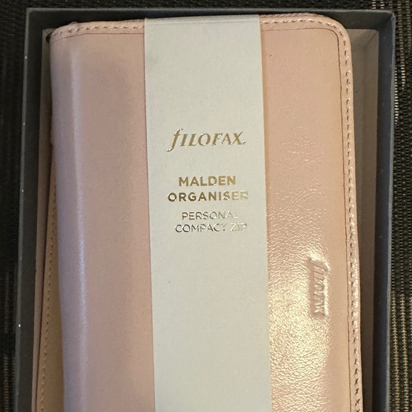 Filofax Malden Personal Compact Zip Leather Organizer - Picture 10 of 14